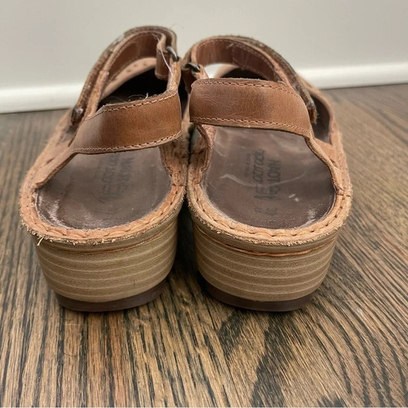 Naot Celosia tan suede closed toe sandals size 39/8 - Picture 8 of 9